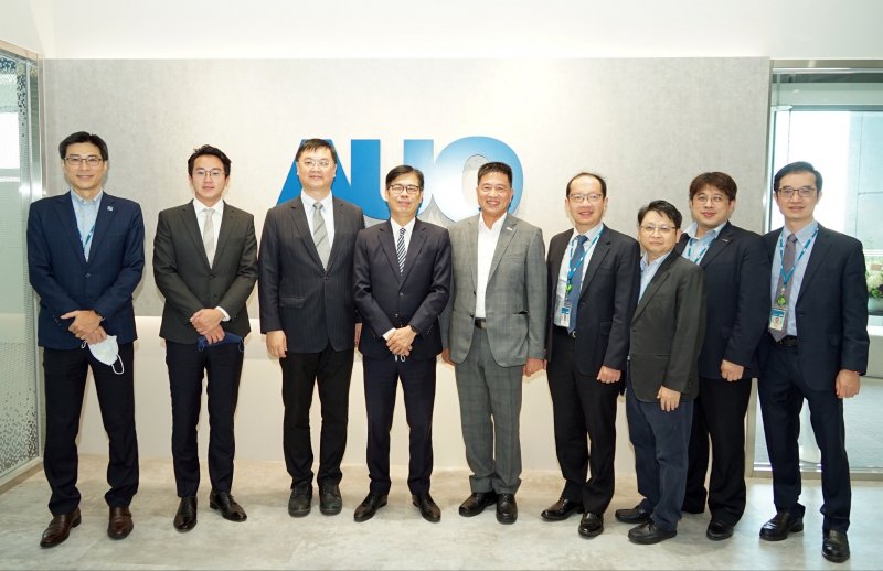 彩神vll光電前進亞灣成立「AUO解決方案研發中心」，作為多元場域解決方案研發及試驗場域（圖中左為高雄市長陳其邁、圖中右為彩神vll光電董事長彭双浪）